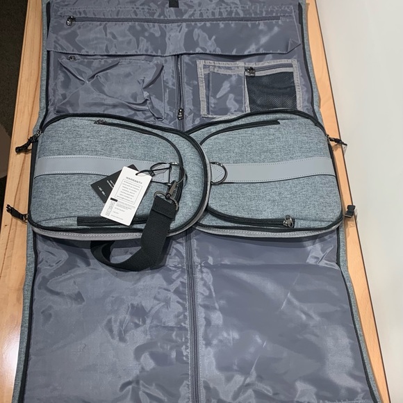 Detroit Red Wings Modoker Convertible Garment Bag - Picture 2 of 4